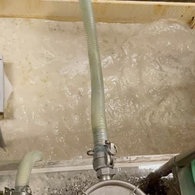 変化した石鹸水で
グリストラップを洗浄・排出